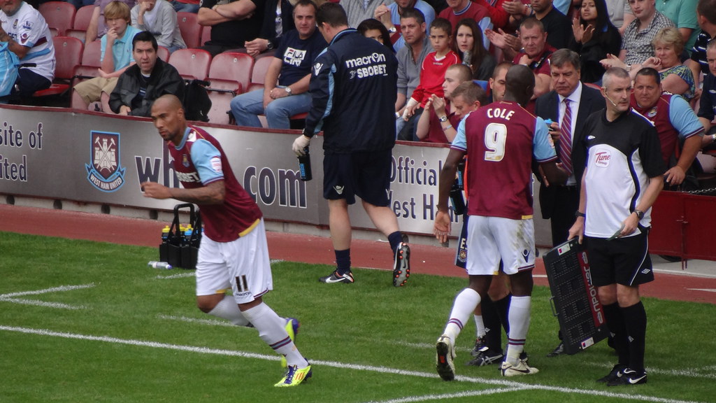 John Carew, joueur de West Ham United remplaçant Cole